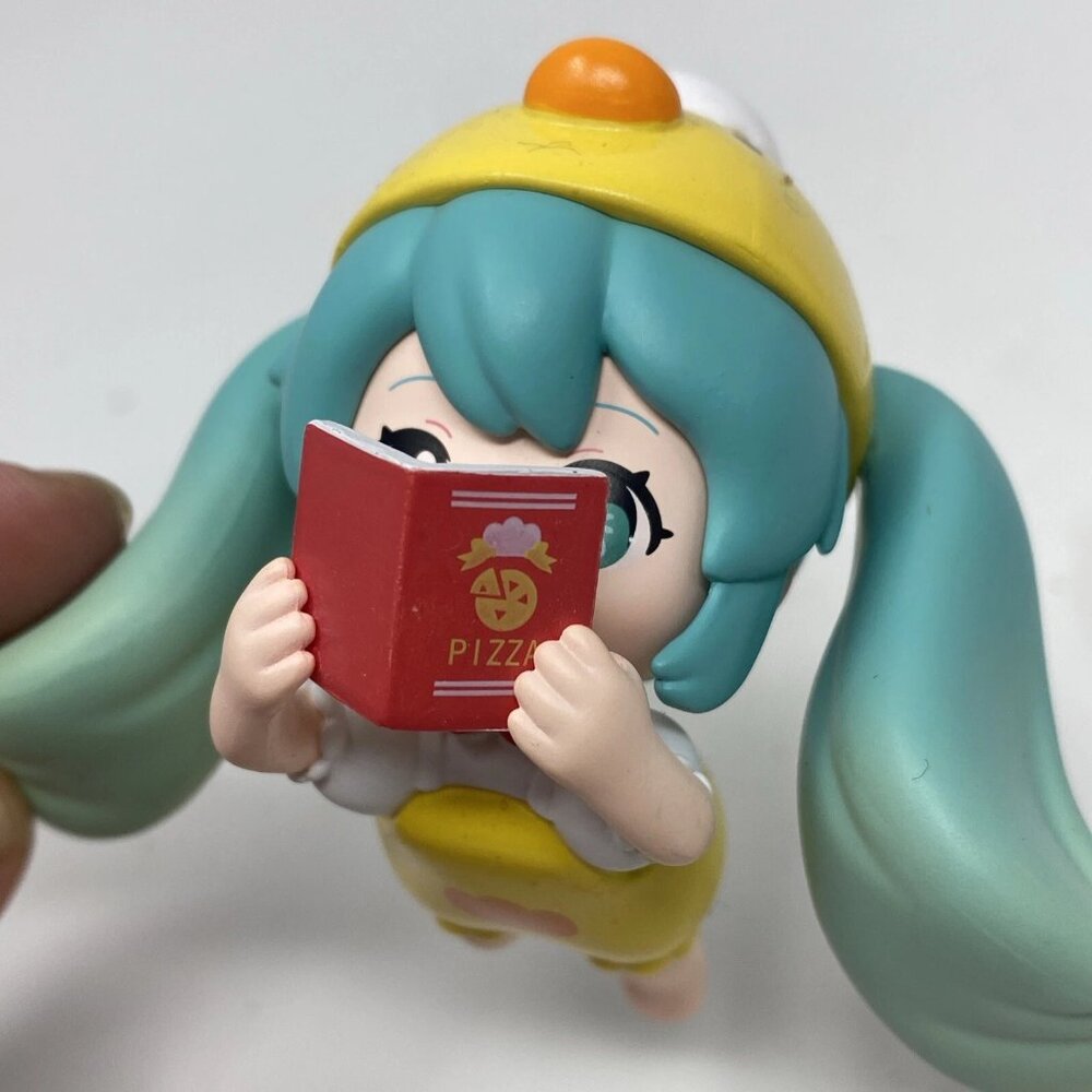 Hatsune Miku collectible figure statue Chicken Chick Hat Reading A Book - Picture 5 of 9